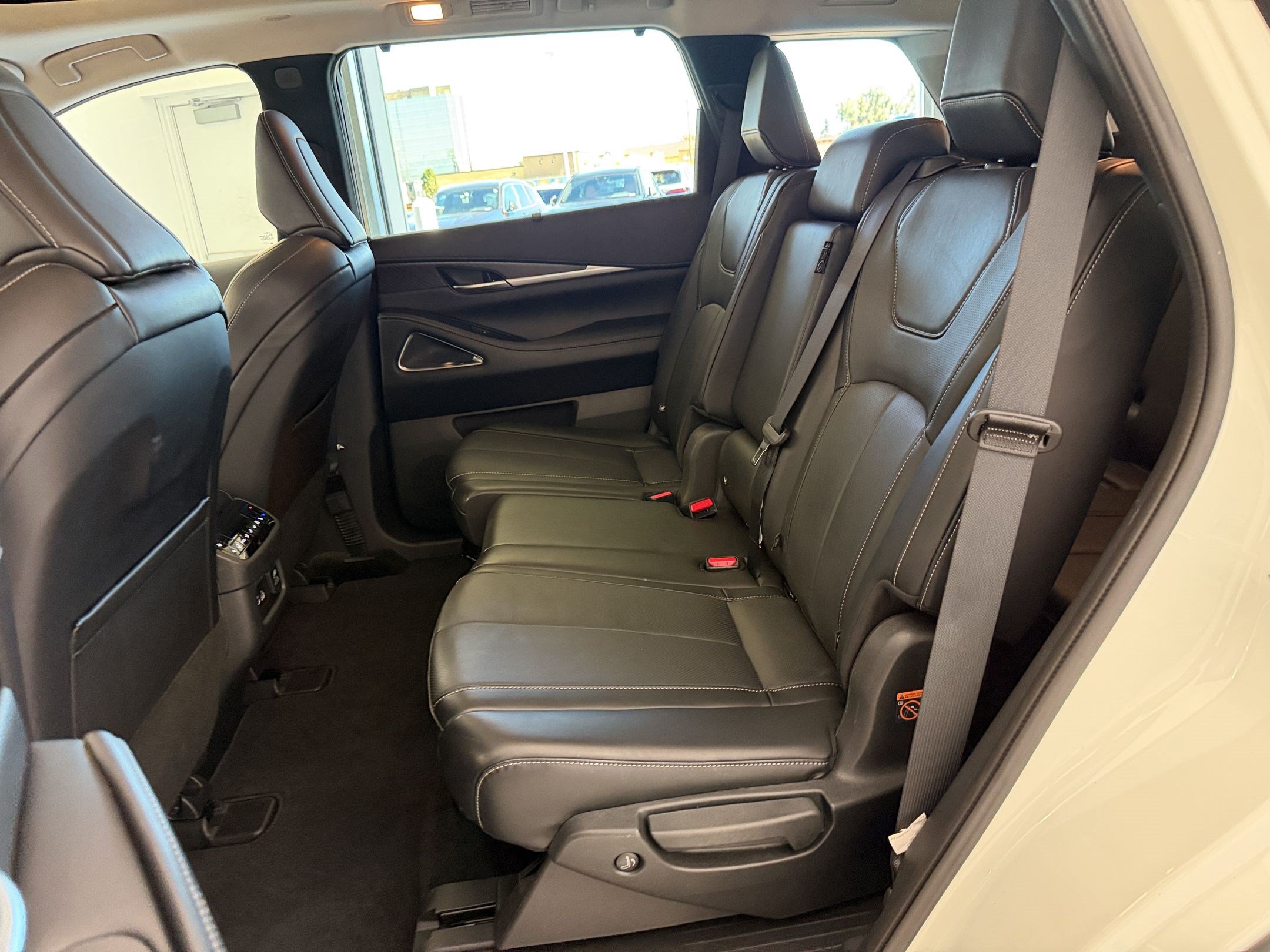 Used 2025 INFINITI QX60 Sensory w/ Vision Package AWD/4WD image 23