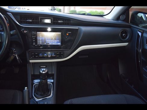 Used 2017 Toyota Corolla iM image 26