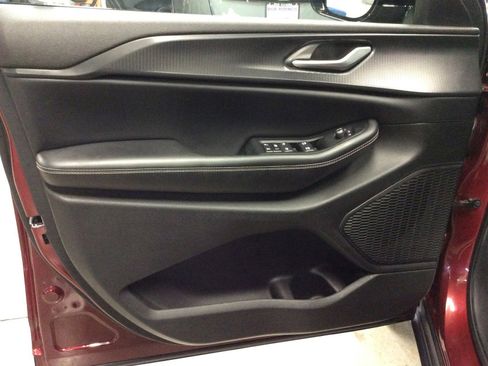 Used 2024 Jeep Grand Cherokee Altitude image 13