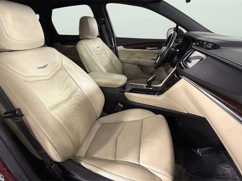 Used 2018 Cadillac XT5 Luxury w/ Driver Awareness Package image 30