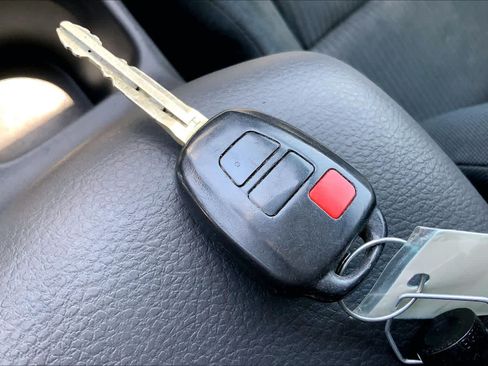 Used 2014 Toyota RAV4 LE FWD image 14