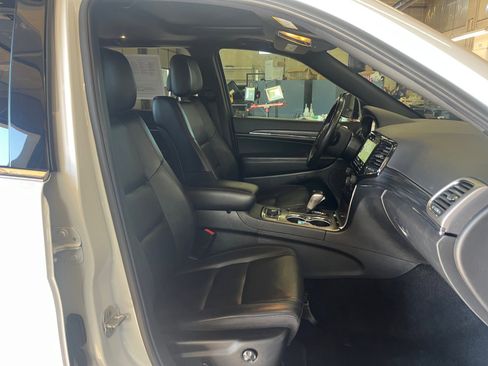 Used 2022 Jeep Grand Cherokee Limited image 20