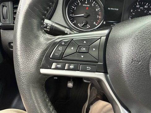 Used 2017 Nissan Rogue SV image 33