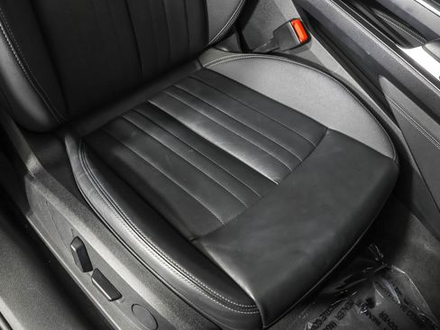 Used 2022 Audi e-tron Premium w/ Convenience Plus Package image 49