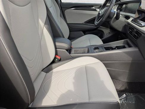 New 2026 Volkswagen Tiguan SE R-Line FWD image 28