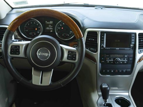 Used 2011 Jeep Grand Cherokee Overland AWD/4WD image 19