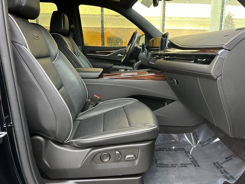 Used 2023 Cadillac Escalade ESV Premium Luxury AWD/4WD image 10