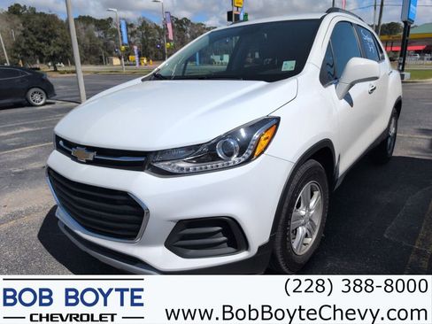 Used 2020 Chevrolet Trax LT w/ LT Convenience Package image 1