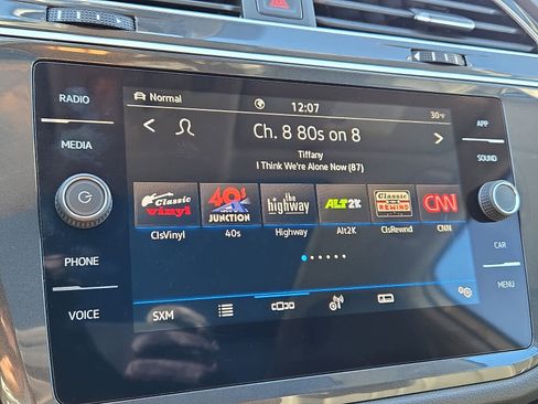 Used 2024 Volkswagen Tiguan SE w/ Panoramic Sunroof Package image 19