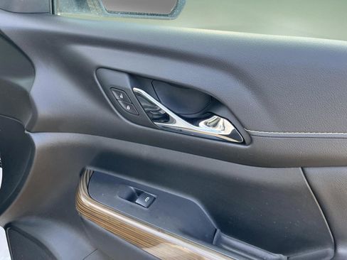 Used 2021 GMC Acadia SLE w/ Driver Convenience Package image 37