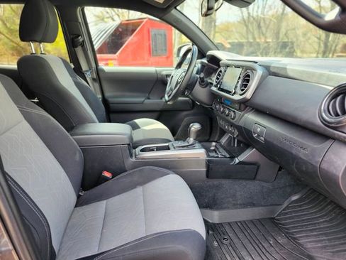 Used 2023 Toyota Tacoma TRD Sport w/ Technology Package AWD/4WD image 11