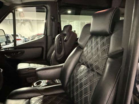 Used 2020 Mercedes-Benz Sprinter 3500 image 37