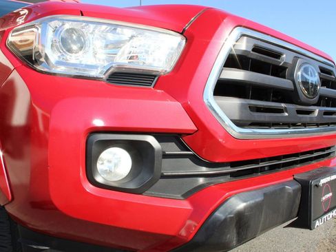 Used 2019 Toyota Tacoma SR5 image 10