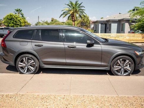 Used 2025 Volvo V60 B5 Cross Country Plus AWD/4WD image 6