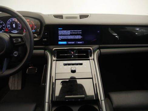 Certified 2025 Porsche Panamera image 33