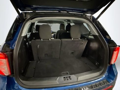 Used 2021 Ford Explorer XLT image 26