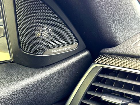 Used 2018 BMW M4 Convertible image 30