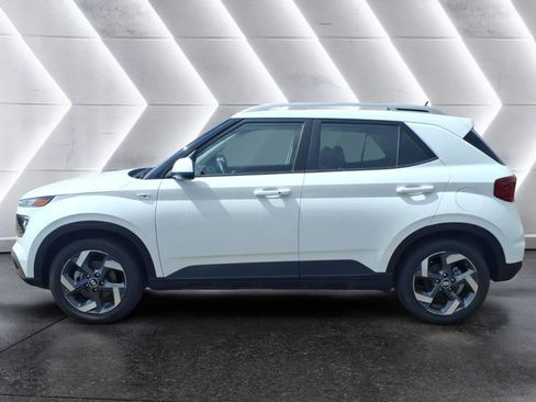 New 2026 Hyundai Venue SEL FWD image 2