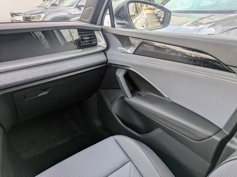 New 2026 Volkswagen Tiguan SE R-Line FWD image 20