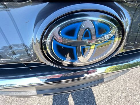 Used 2021 Toyota Venza LE image 34