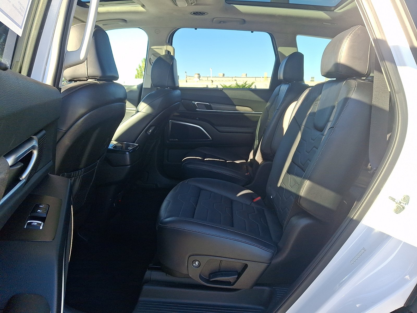 Used 2022 Kia Telluride SX w/ SX Prestige Package AWD/4WD image 8