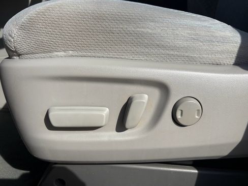 Used 2017 Toyota Sienna LE image 23