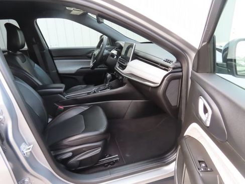 Used 2023 Jeep Compass Latitude AWD/4WD image 22