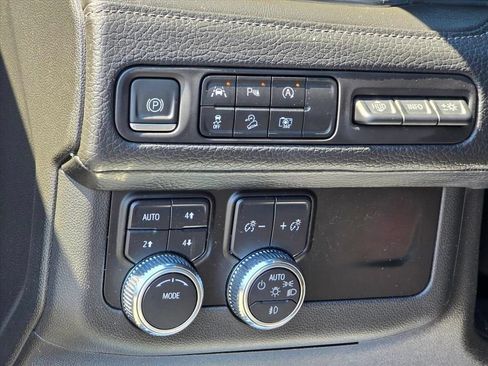 Used 2023 GMC Yukon Denali AWD/4WD image 9