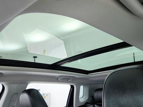 Used 2018 Jeep Compass Limited w/ Navigation Group FWD image 27