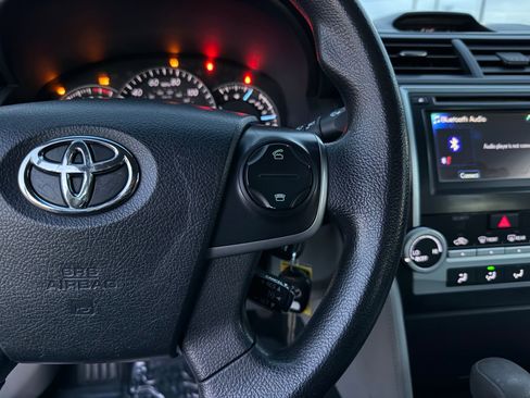 Used 2013 Toyota Camry LE image 33