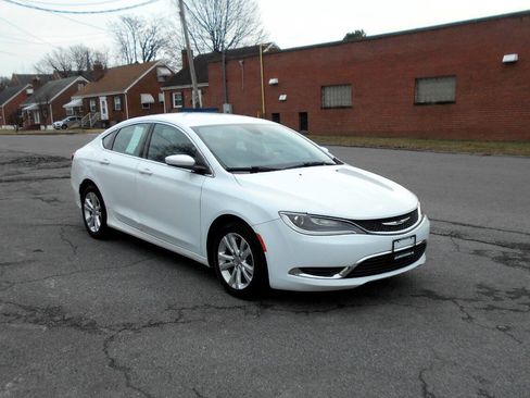 Used 2016 Chrysler 200 Limited image 1
