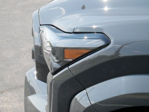 Certified 2024 Toyota Tacoma SR5 AWD/4WD image 16