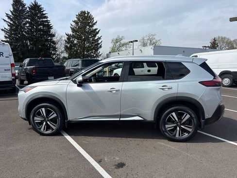 Used 2021 Nissan Rogue Platinum FWD image 3
