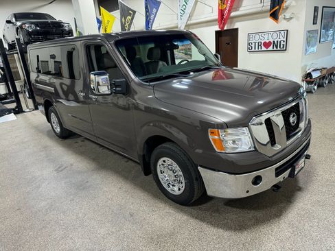 Used 2018 Nissan NV 3500 SL RWD image 11