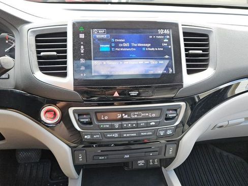 Used 2016 Honda Pilot Touring image 18
