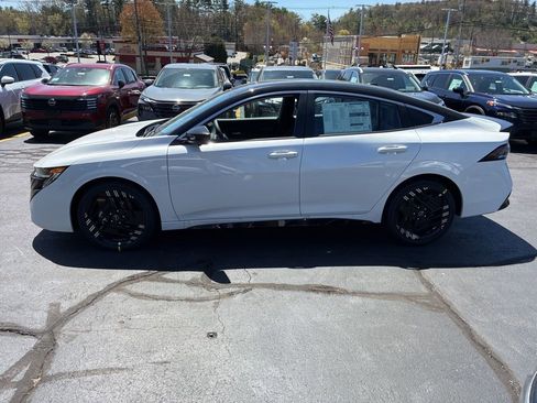 New 2026 Nissan Sentra SR w/ SR Premium Package FWD image 4