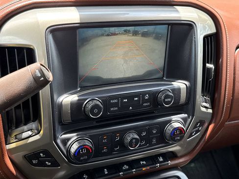 Used 2015 Chevrolet Silverado 1500 High Country w/ High Country Premium Package AWD/4WD image 25