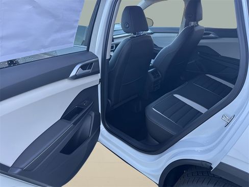 New 2026 Volkswagen Taos SEL image 25