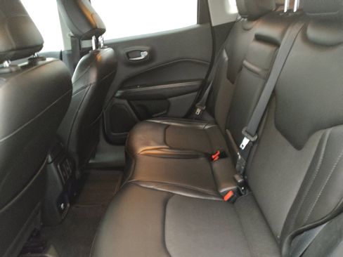 Used 2018 Jeep Compass Latitude FWD image 18