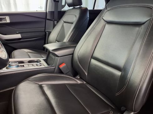 Certified 2023 Ford Explorer XLT w/ Equipment Group 202A AWD/4WD image 3