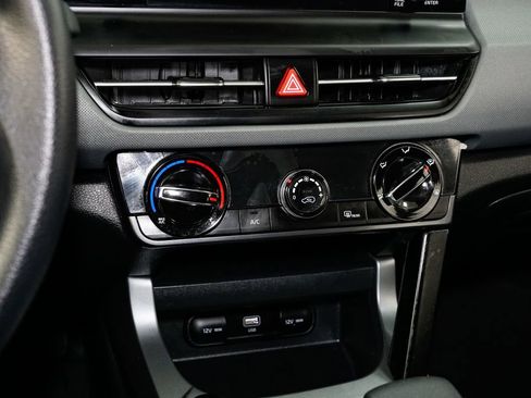 Used 2025 Kia Seltos LX image 17