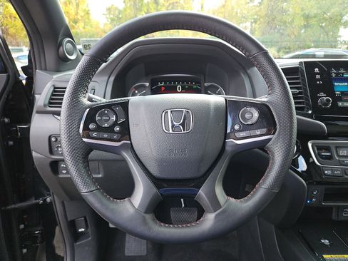 Certified 2024 Honda Passport Black Edition image 24