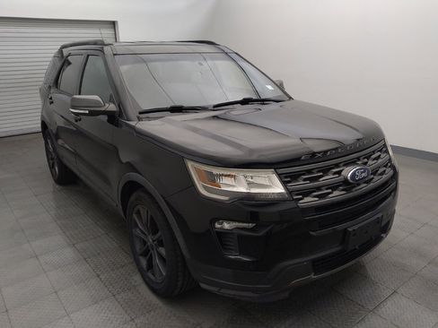 Used 2018 Ford Explorer XLT w/ Equipment Group 202A FWD image 13