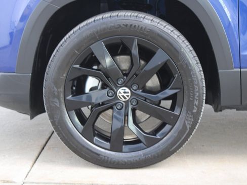 Certified 2023 Volkswagen Taos SE w/ Panoramic Sunroof Package image 30