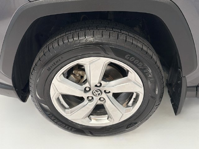 Used 2021 Toyota RAV4 XLE Premium AWD/4WD image 21