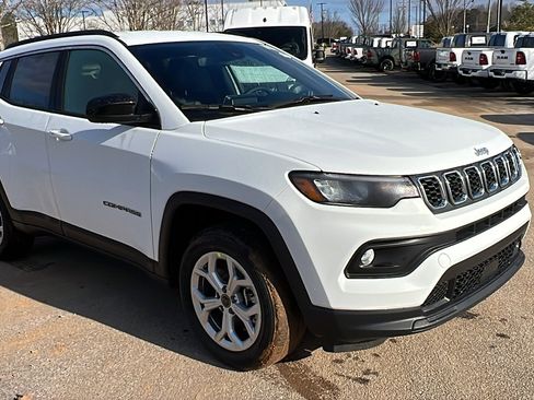 New 2026 Jeep Compass Latitude image 5