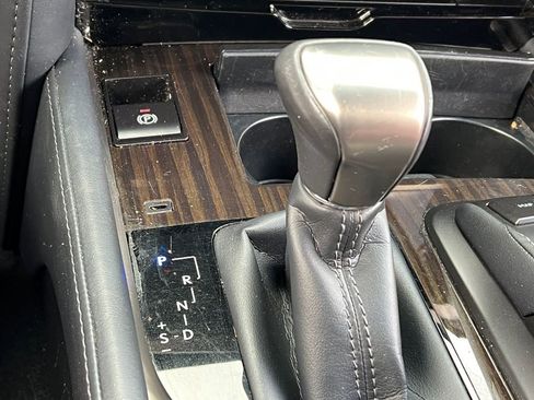 Used 2021 Lexus LX 570 4WD w/ Luxury Package image 24