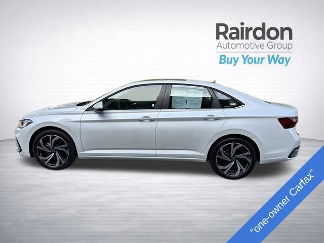 Used 2025 Volkswagen Jetta SEL FWD image 2