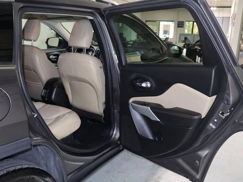 Used 2018 Jeep Cherokee Limited AWD/4WD image 22