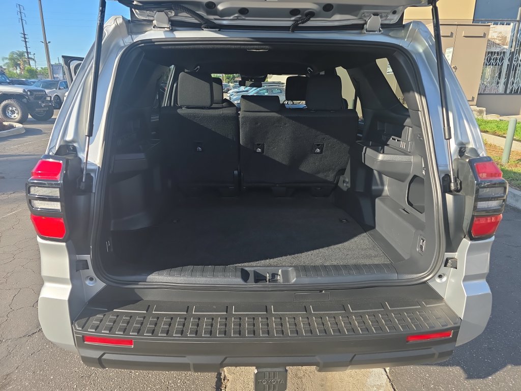 Used 2025 Toyota 4Runner SR5 AWD/4WD image 20